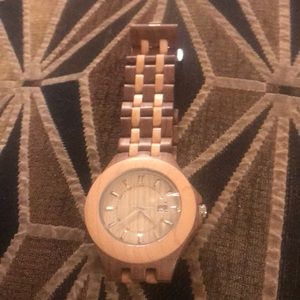 Mens wooden fashion watch.